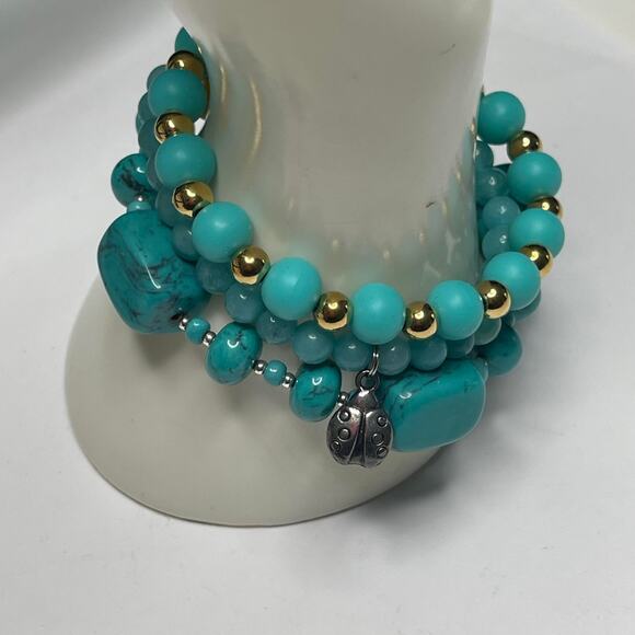Beaded stretch bracelet set of 3 turquoise blue with some gold tone beads - Picture 2 of 10